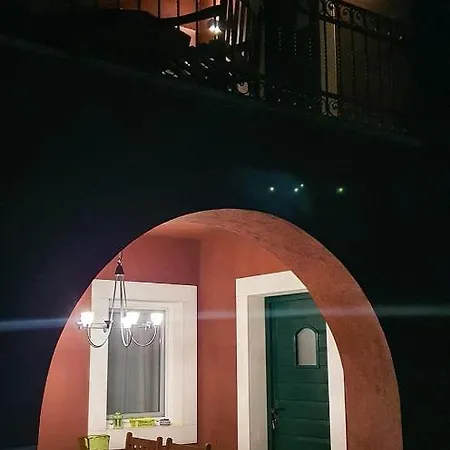 Macaklin Apartment *